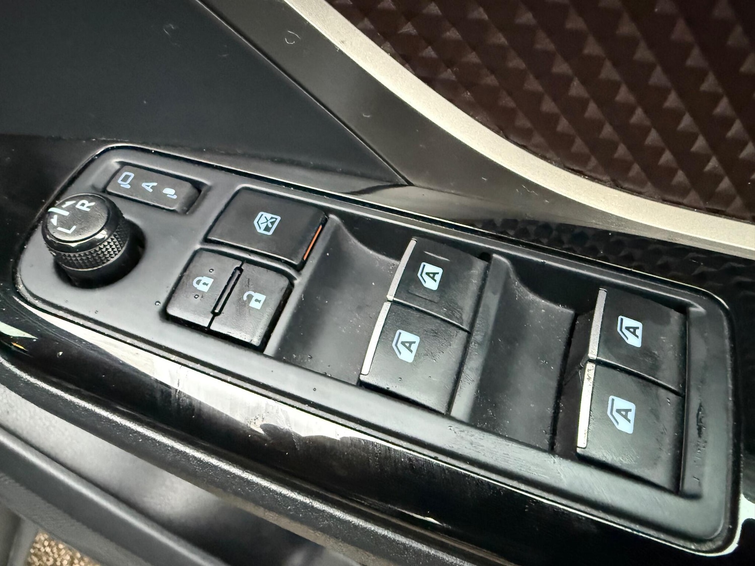 Used Toyota C-HR 2018 for sale - 77091095: Photo 40