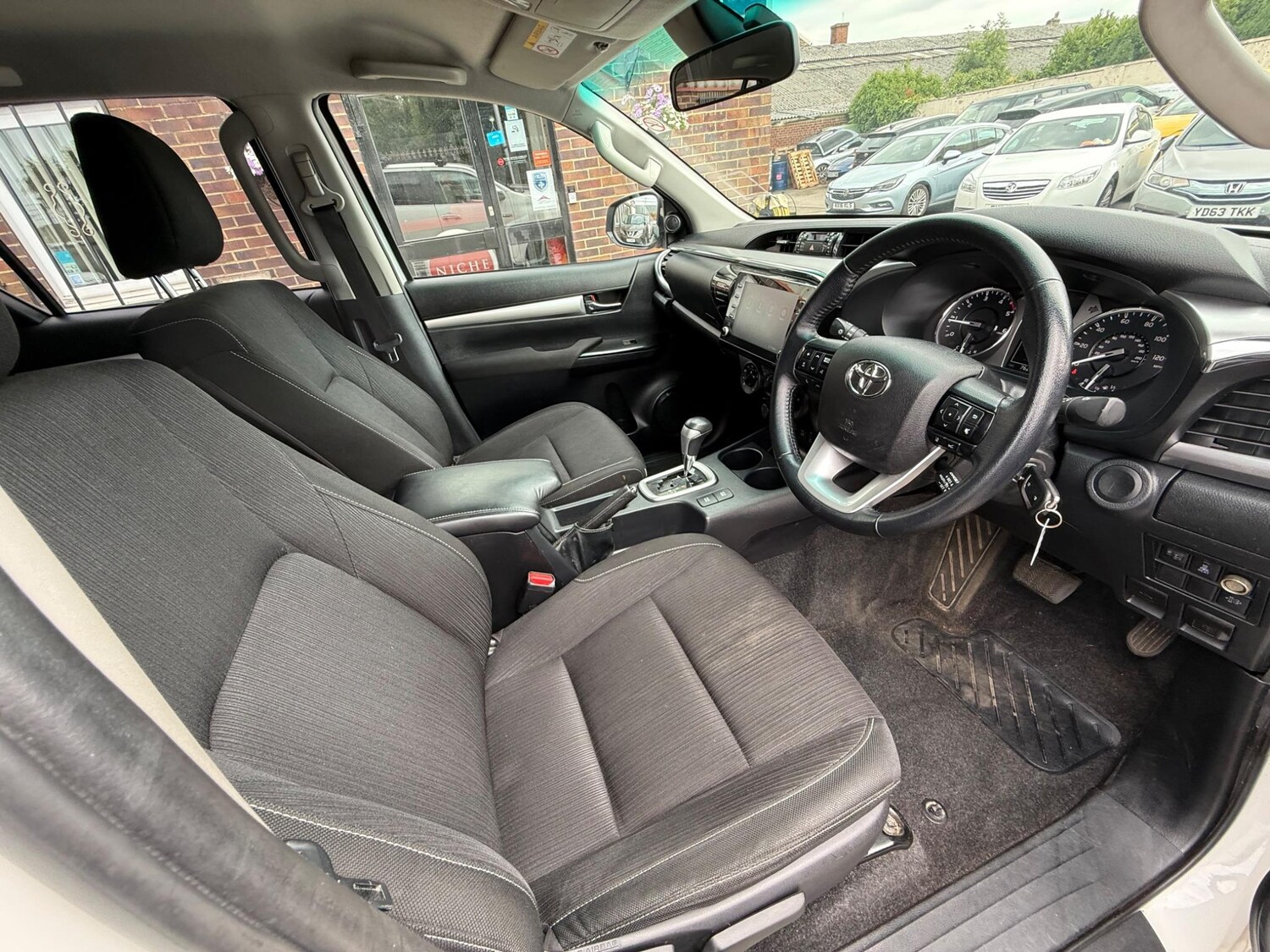 Used Toyota Hilux 2021 for sale - 77352046: Photo 46