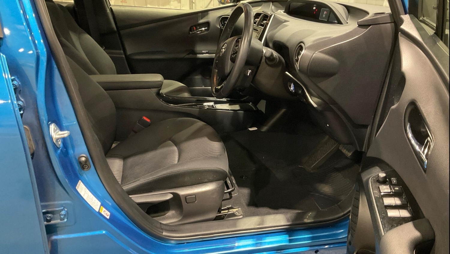 Used Toyota Prius 2021 for sale - 76499954: Photo 3