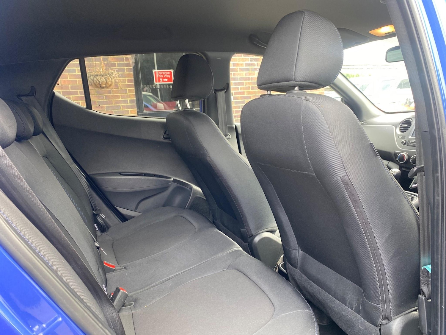 Used Hyundai i10 2018 for sale - 76389268: Photo 32