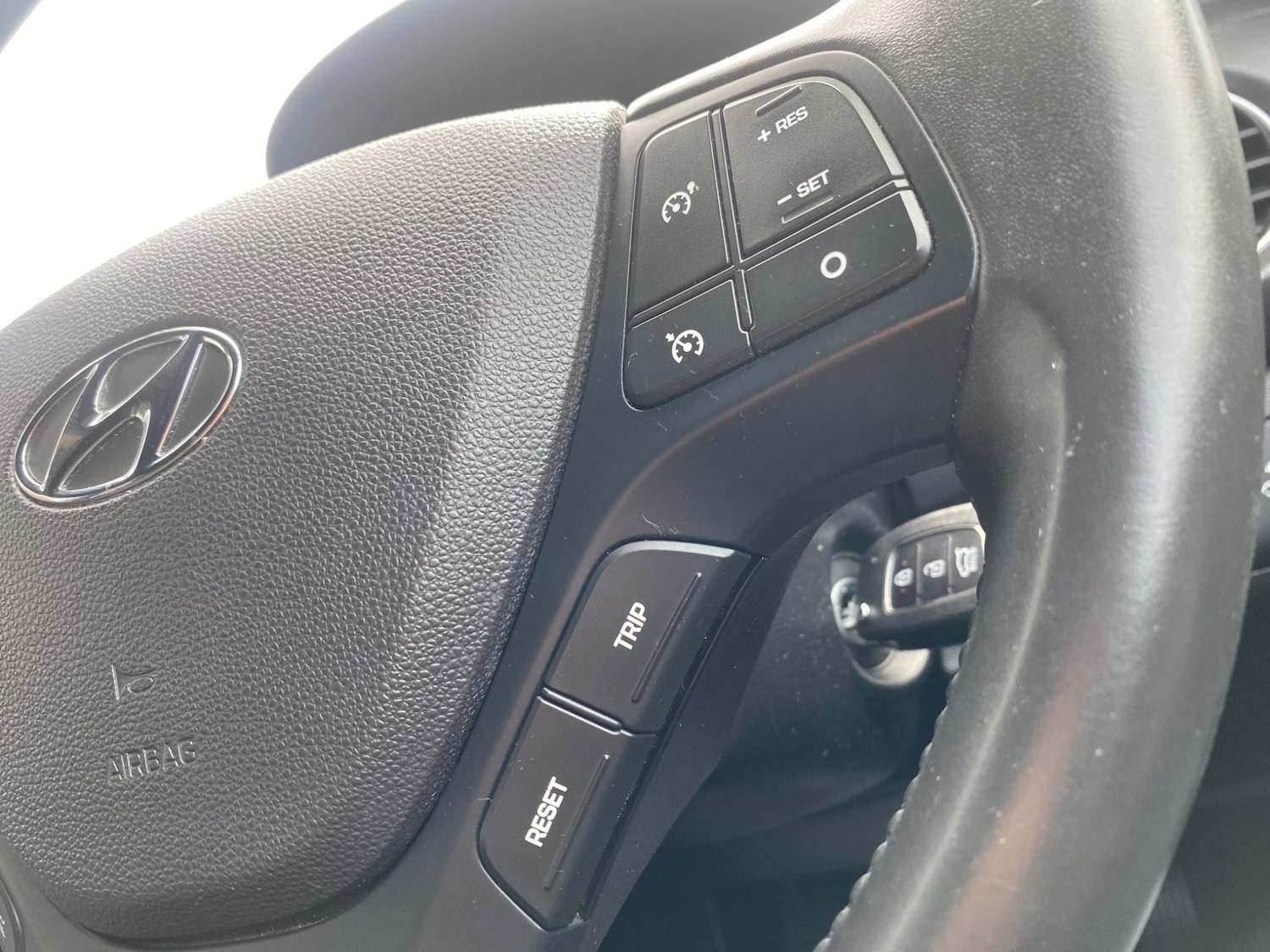 Used Hyundai i10 2018 for sale - 76389268: Photo 42