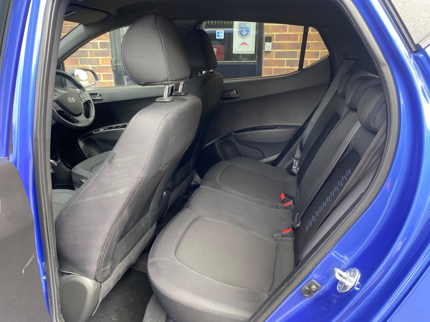 Used Hyundai i10 2018 for sale - 76389268: Photo 59