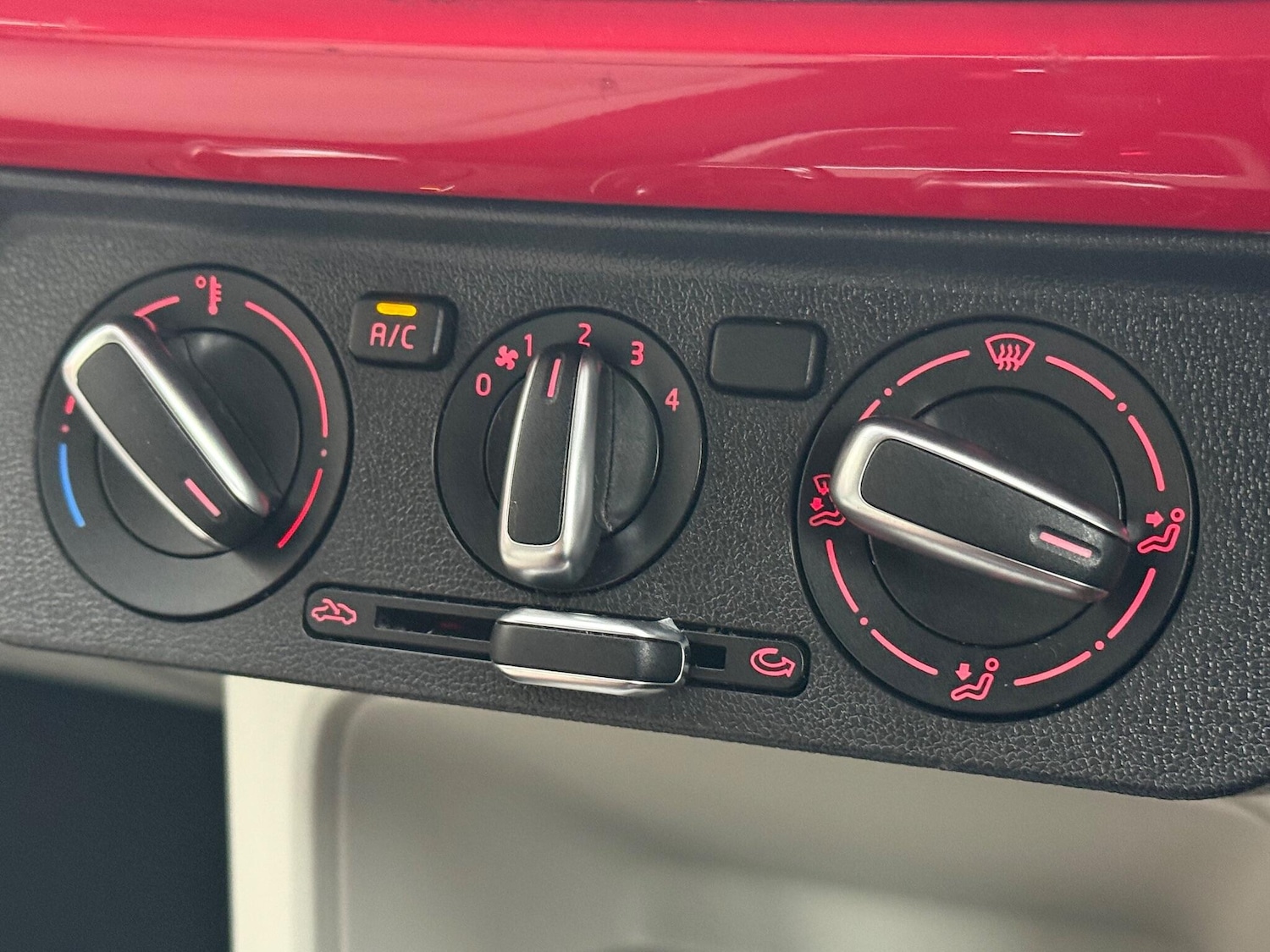 Used Volkswagen up! for sale - 76742912: Photo 35