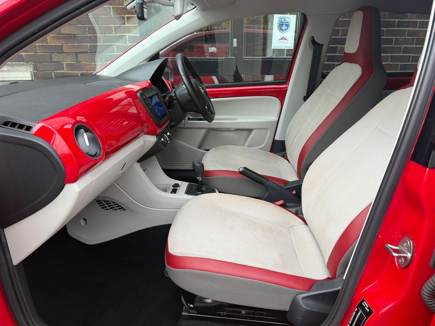 Used Volkswagen up! for sale - 76742912: Photo 44