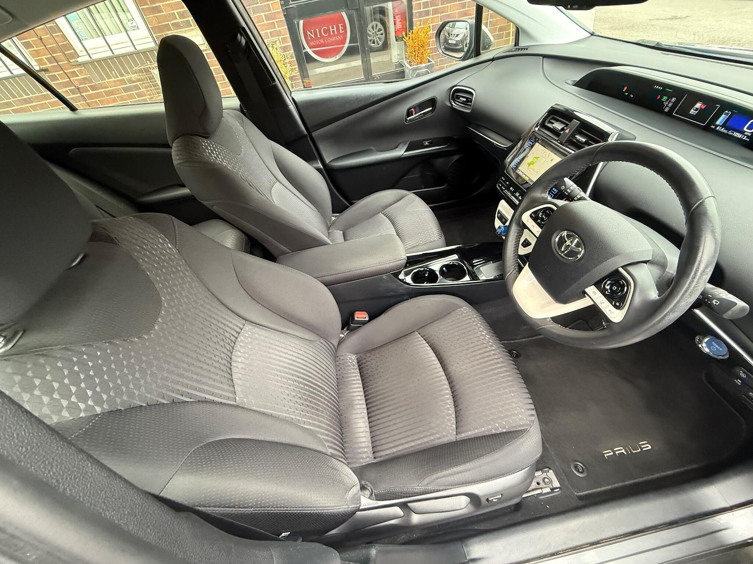 Used Toyota Prius 2017 for sale - 76226433: Photo 17