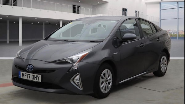 Used Toyota Prius 2017 for sale - 76226433: Photo 2