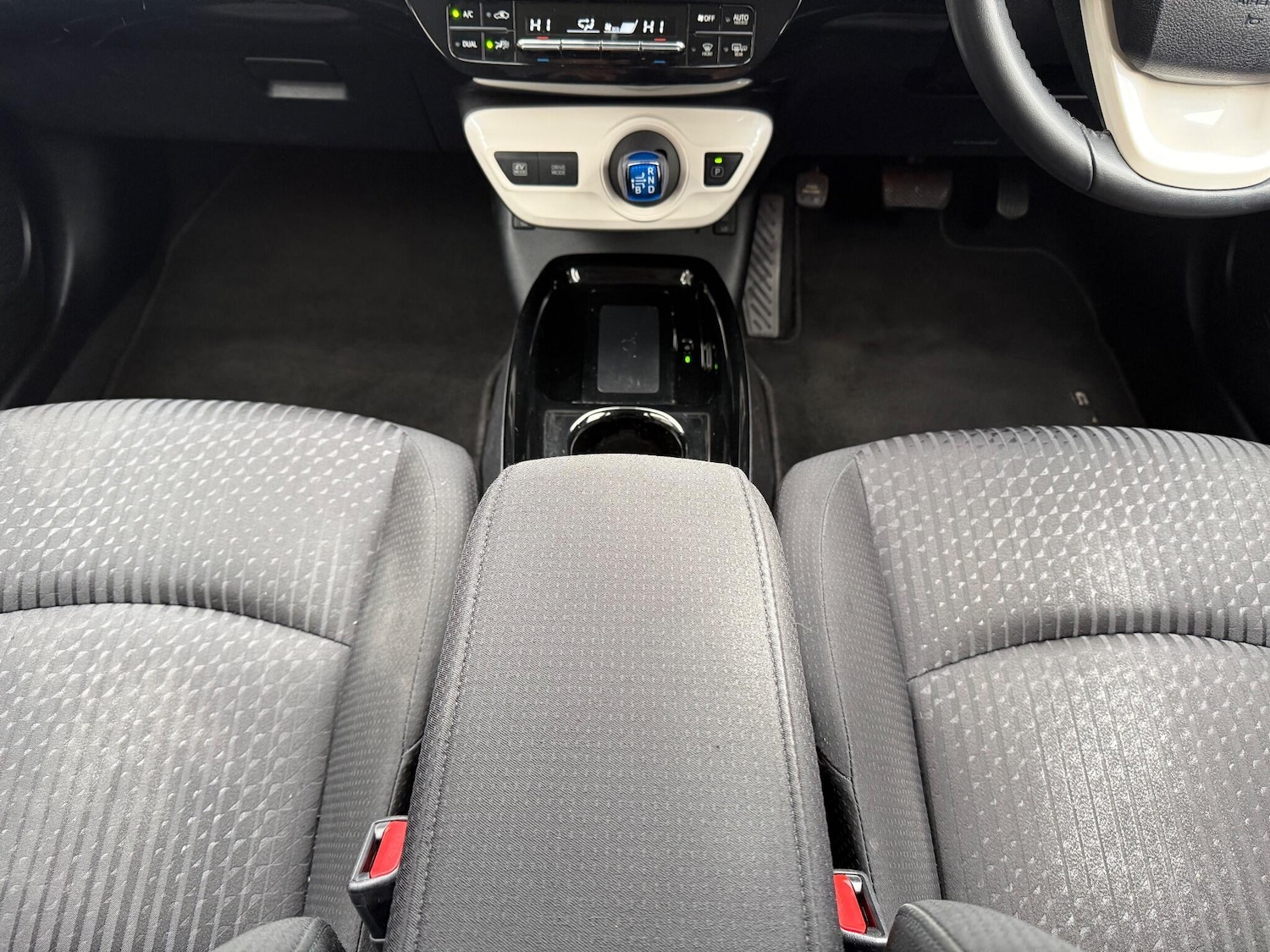 Used Toyota Prius 2017 for sale - 76226433: Photo 32