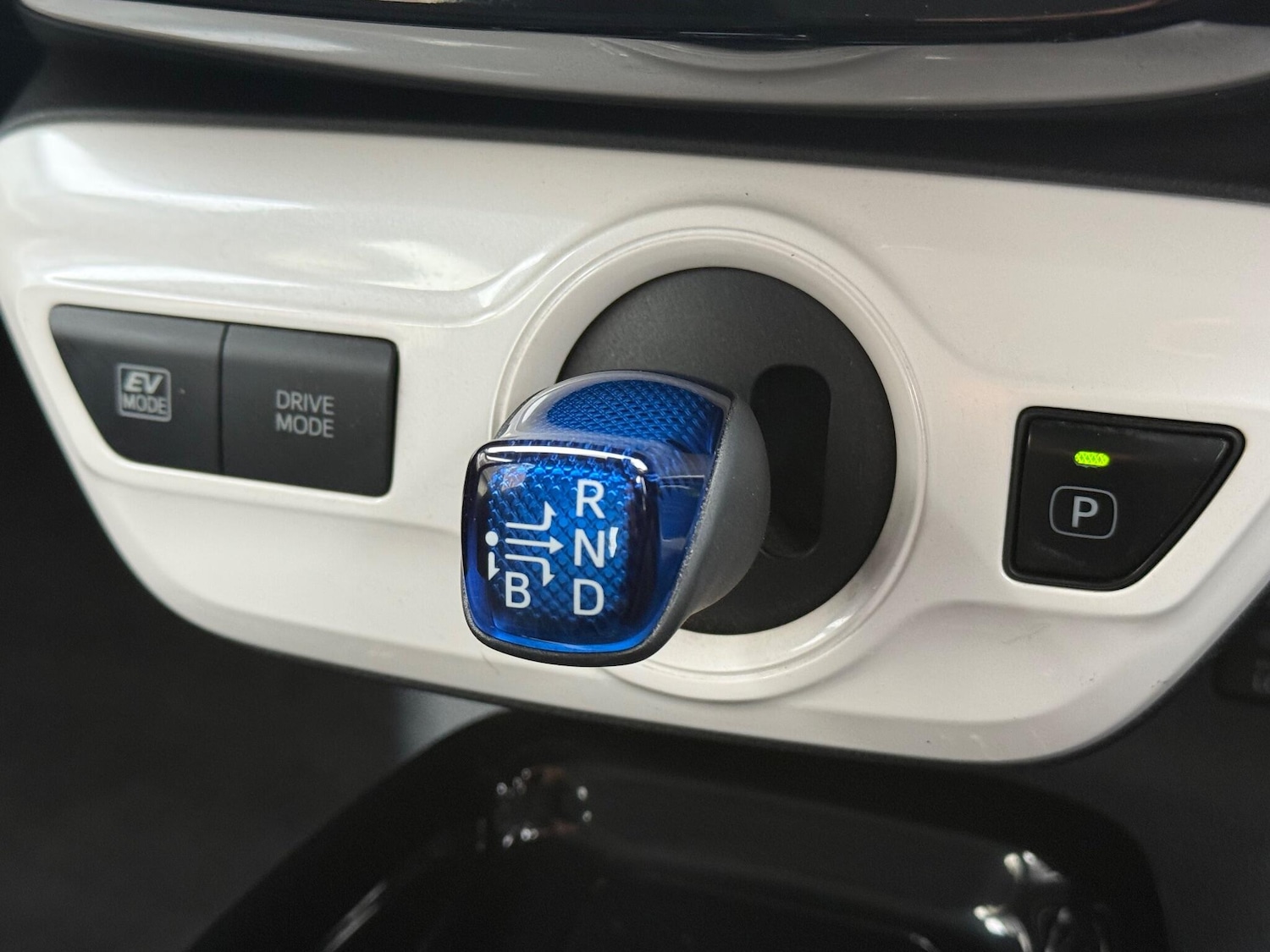 Used Toyota Prius 2017 for sale - 76226433: Photo 33