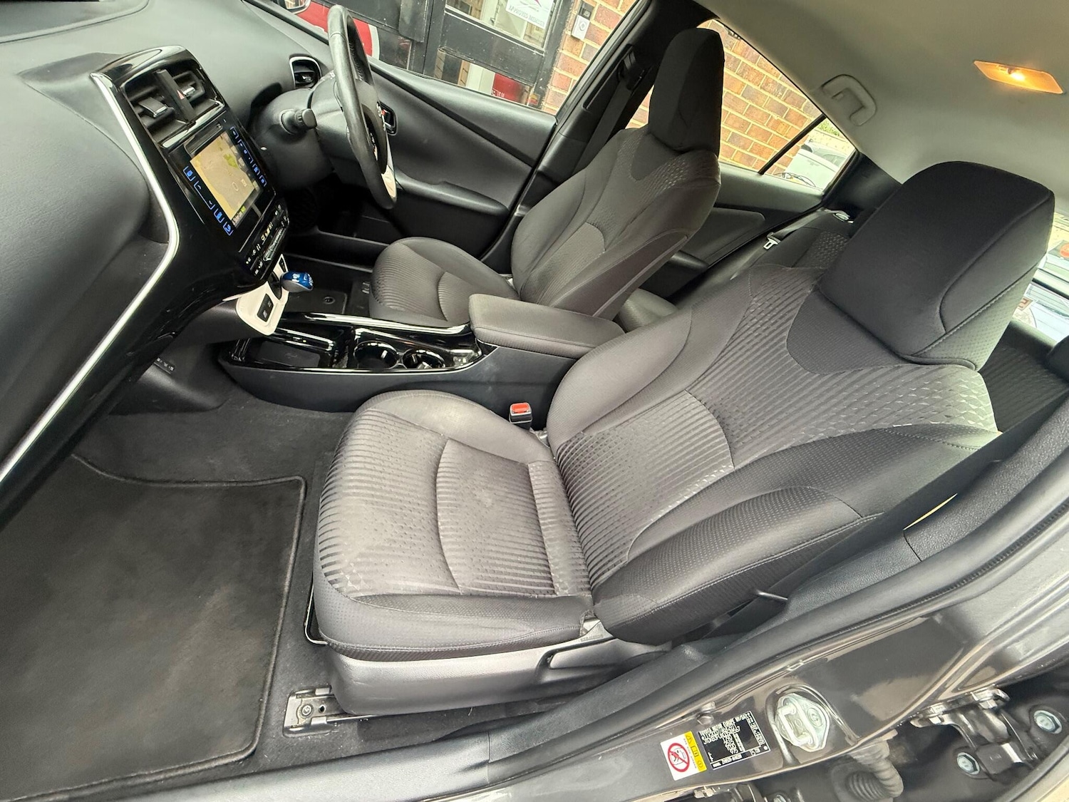 Used Toyota Prius 2017 for sale - 76226433: Photo 49