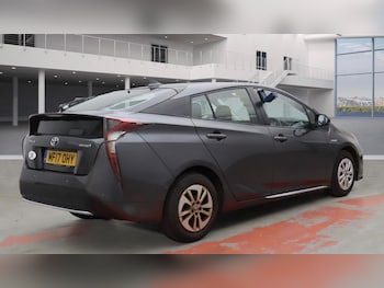 Used Toyota Prius 2017 for sale - 76226433: Photo 4