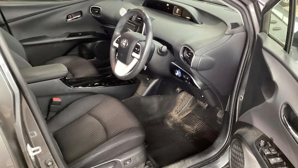 Used Toyota Prius 2017 for sale - 76226433: Photo 6