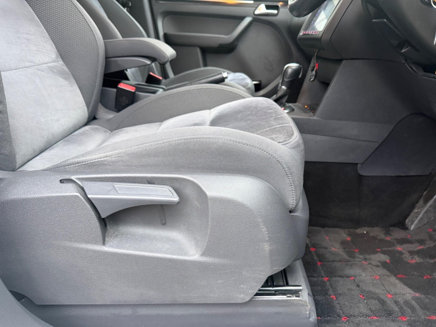 Used Volkswagen Touran for sale - 77441402: Photo 23