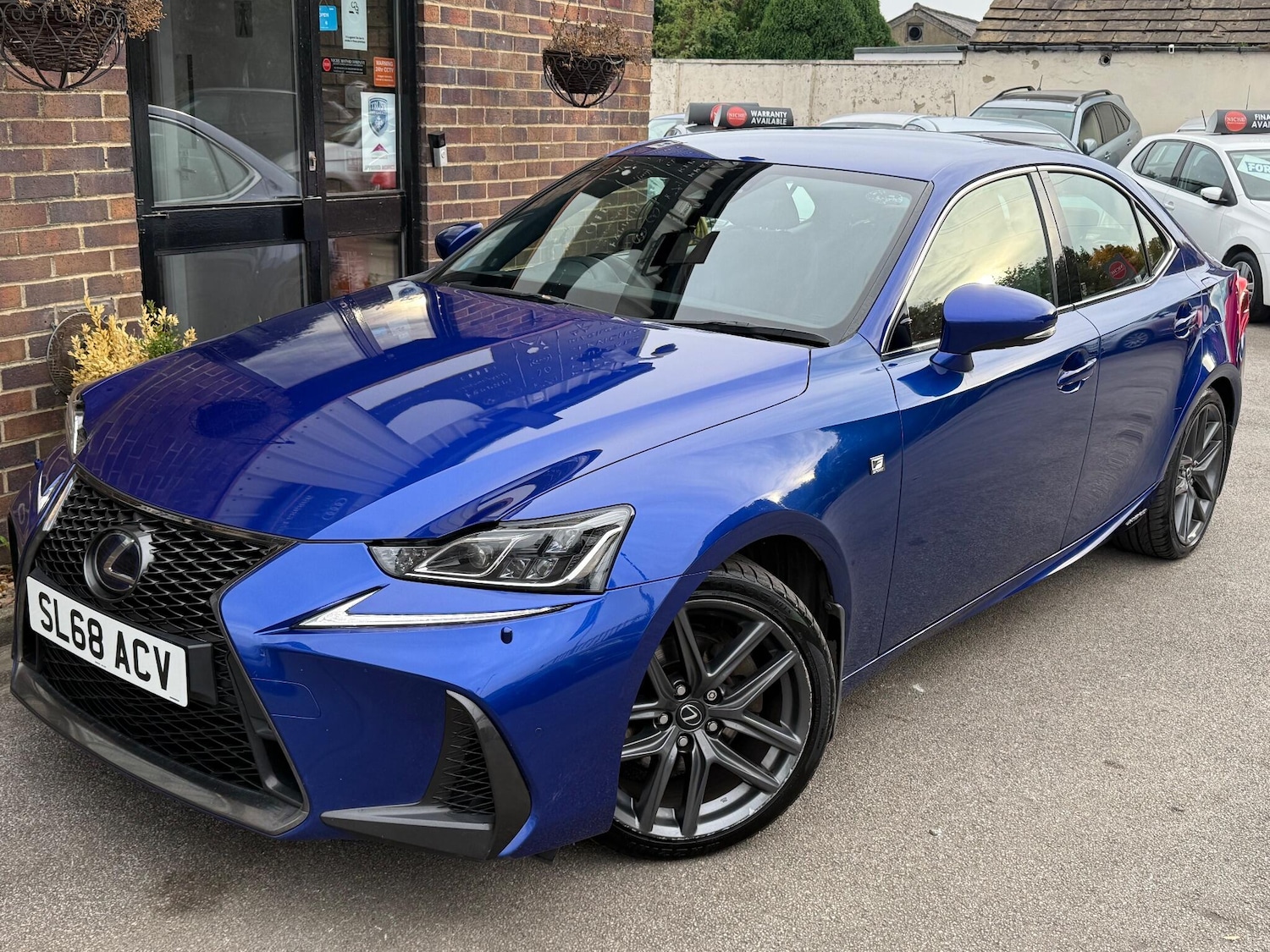 Used Lexus IS 2018 for sale - 76296017: Photo 4