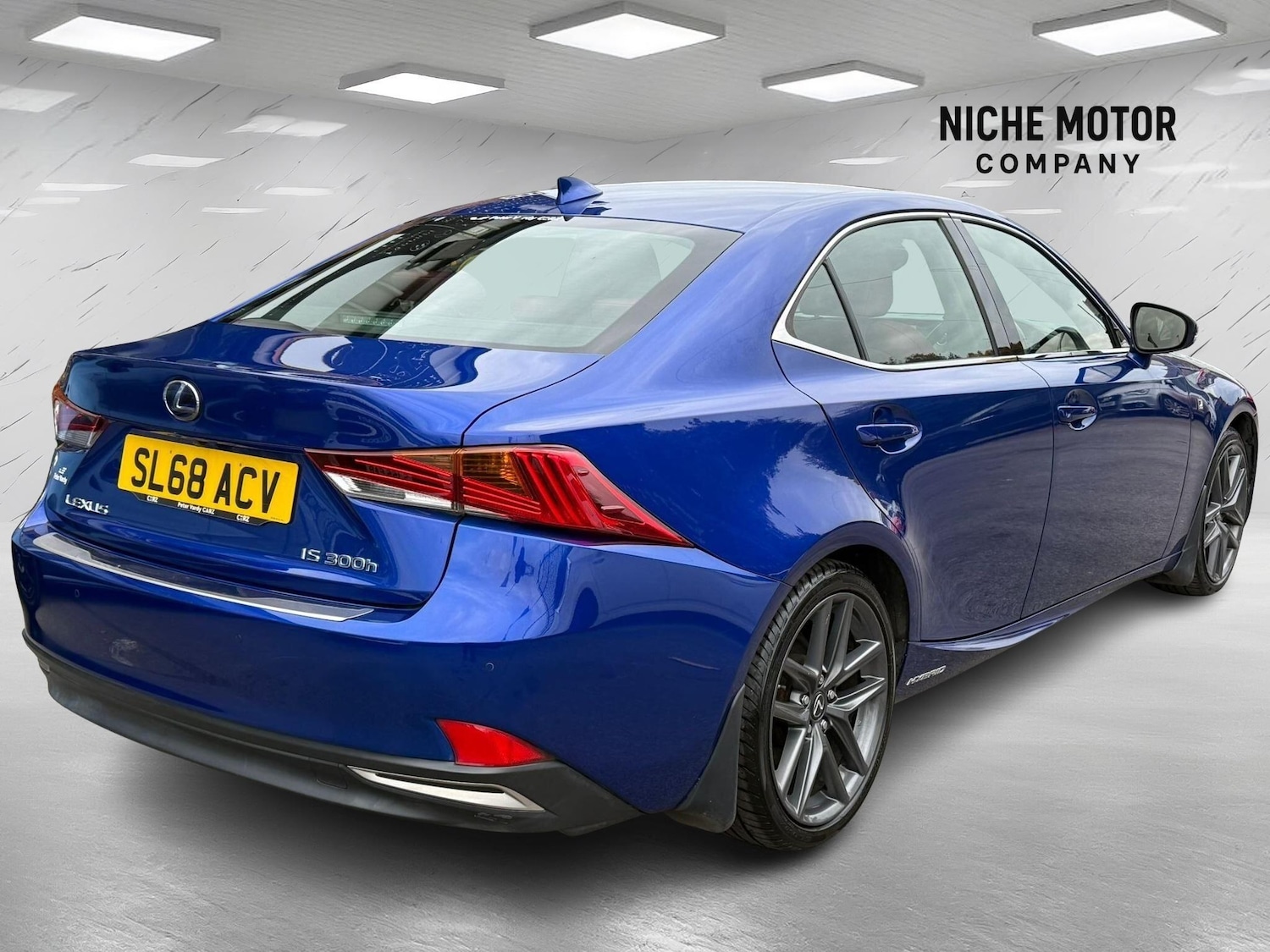 Used Lexus IS 2018 for sale - 76296017: Photo 5