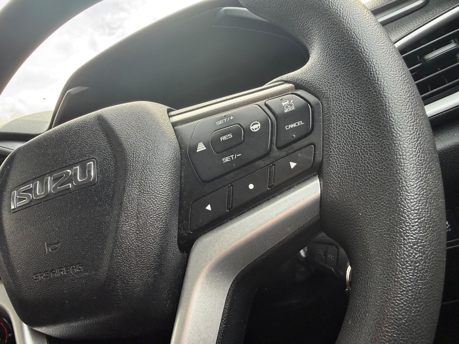 Used Isuzu D-Max 2023 for sale - 77291637: Photo 42