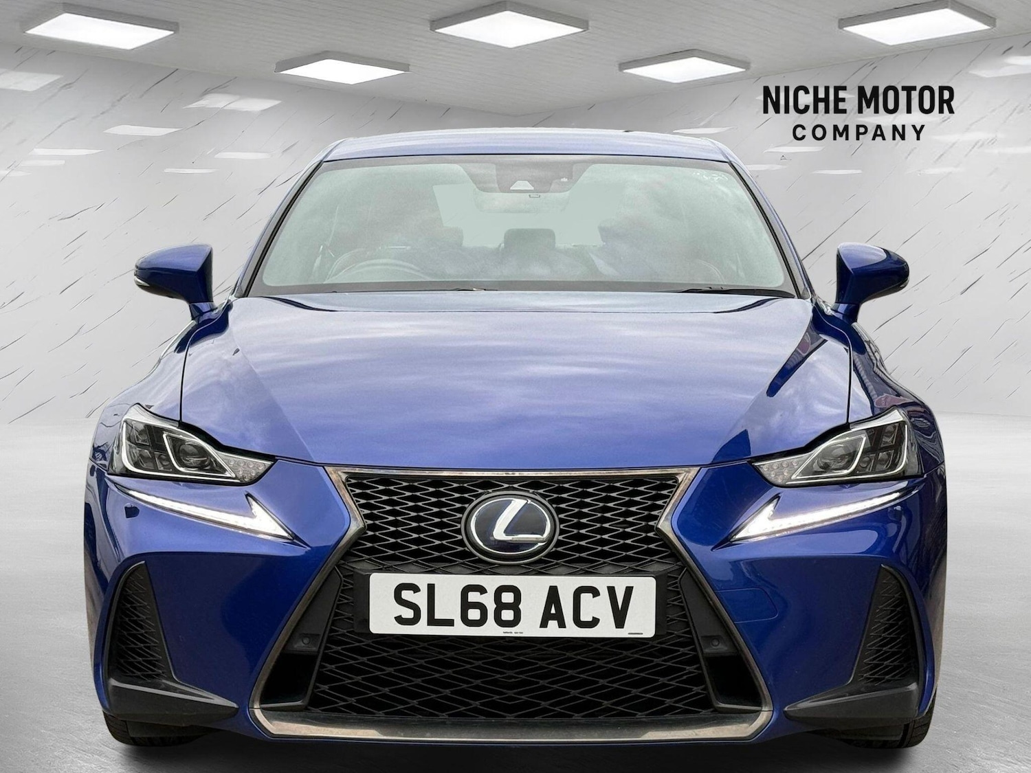 Used Lexus IS 2018 for sale - 76995165: Photo 2