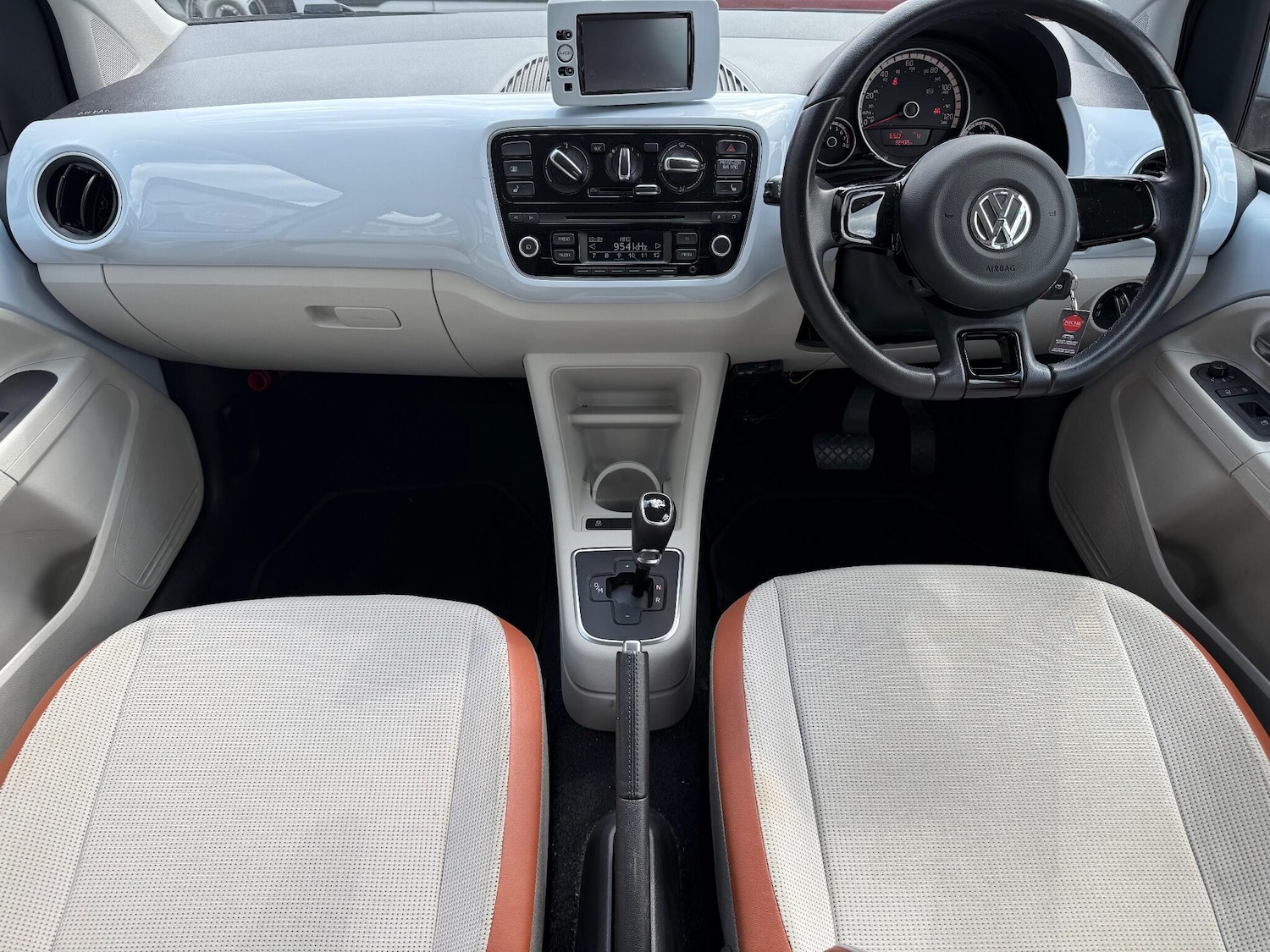Used Volkswagen up! 2025 for sale - 77015760: Photo 3