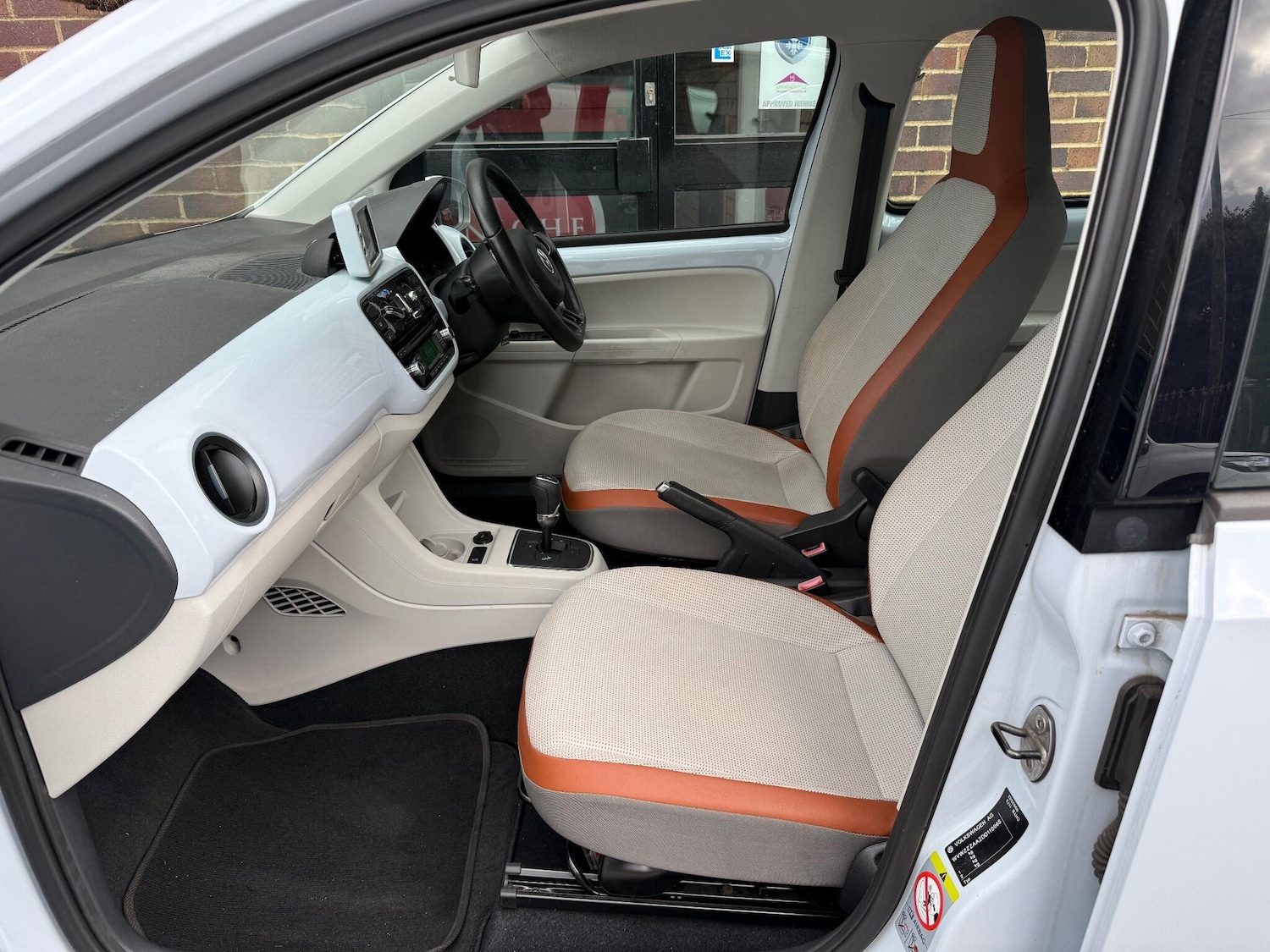 Used Volkswagen up! 2025 for sale - 77015760: Photo 36