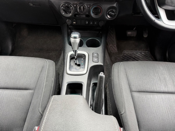Used Toyota Hilux 2019 for sale - 74840262: Photo 28