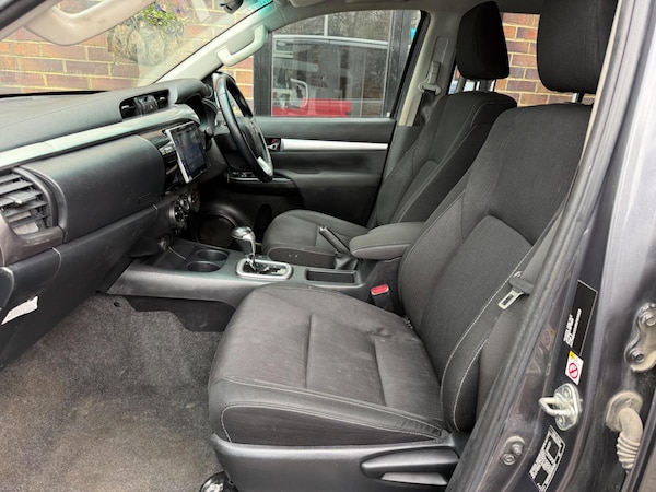 Used Toyota Hilux 2019 for sale - 74840262: Photo 45