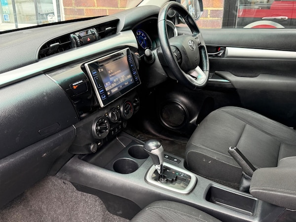 Used Toyota Hilux 2019 for sale - 74840262: Photo 48