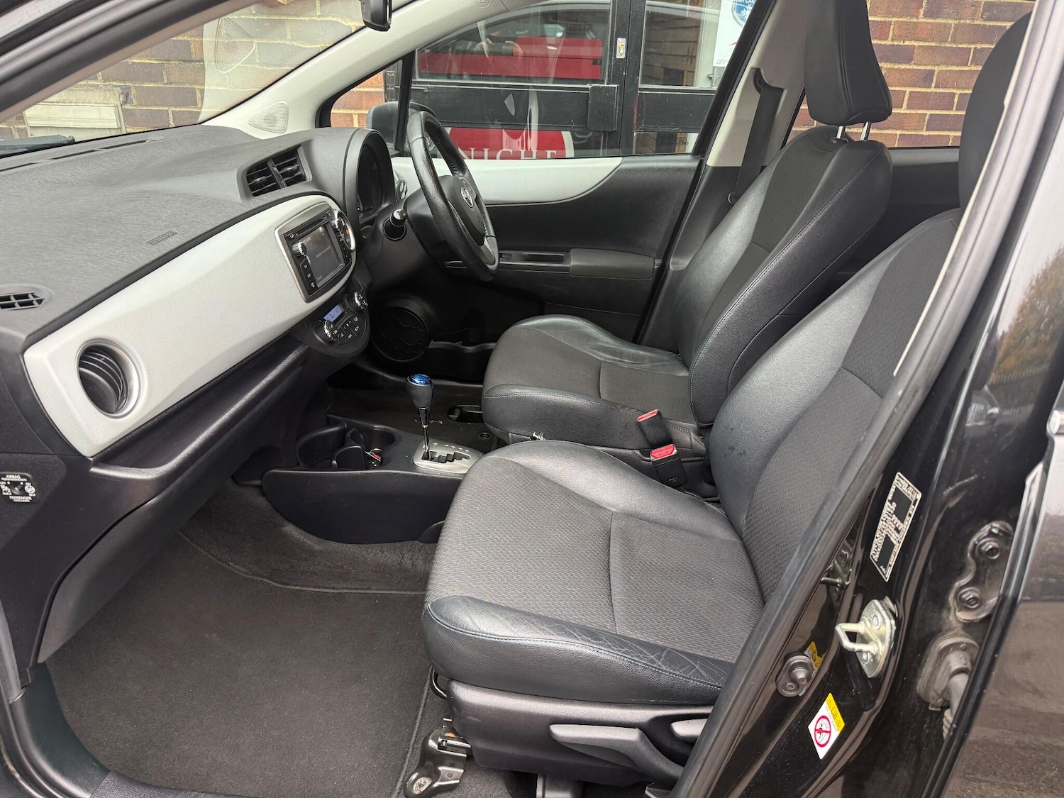 Used Toyota Yaris 2013 for sale - 76424909: Photo 22