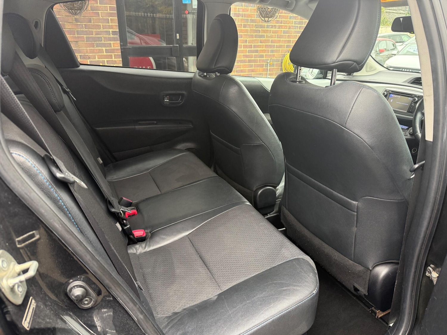 Used Toyota Yaris 2013 for sale - 76424909: Photo 33