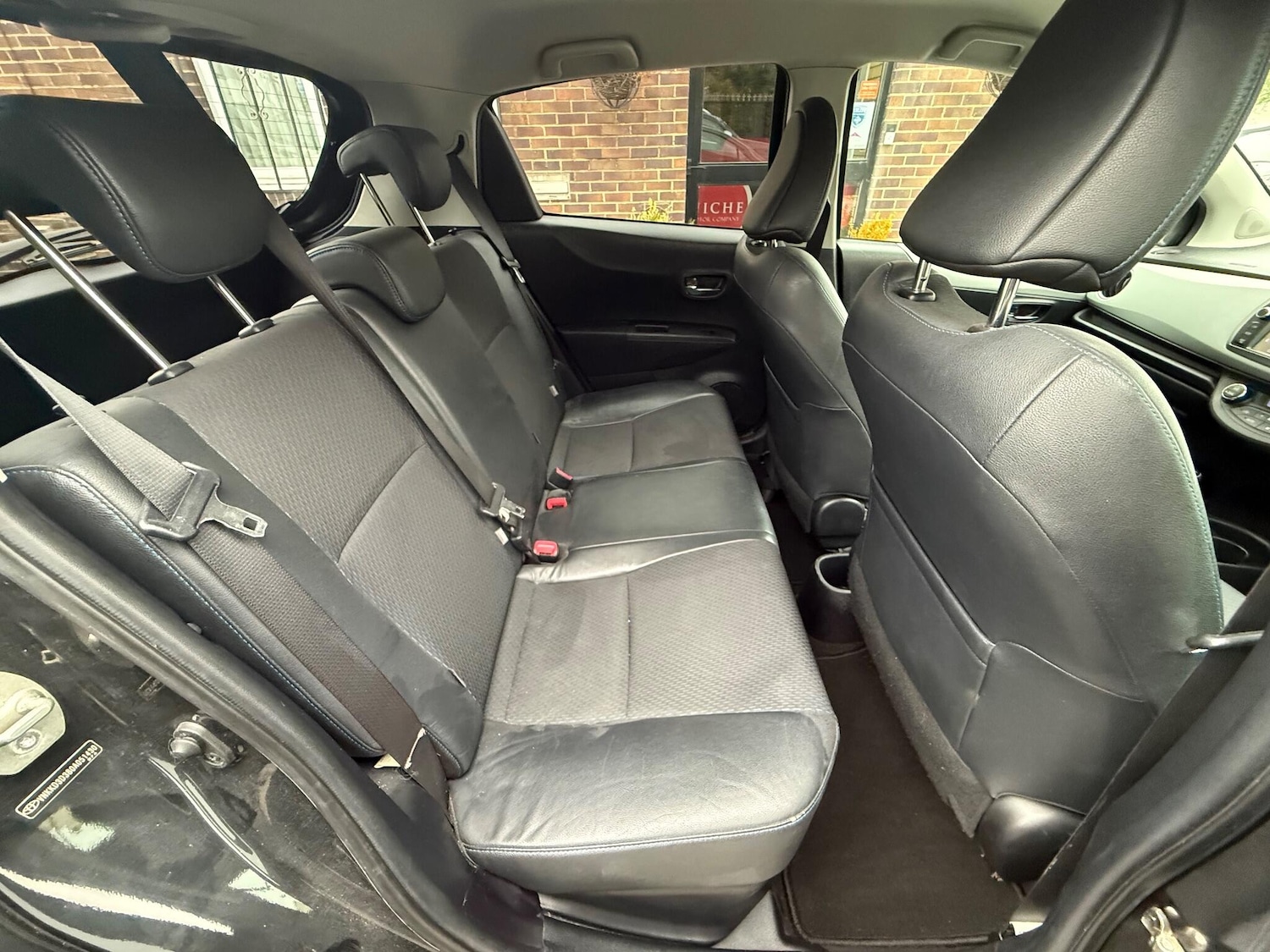 Used Toyota Yaris 2013 for sale - 76424909: Photo 34