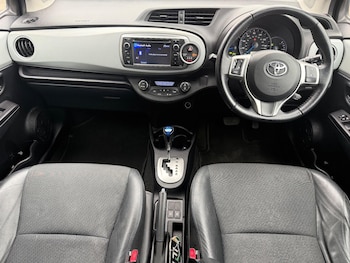Used Toyota Yaris 2013 for sale - 76424909: Photo
