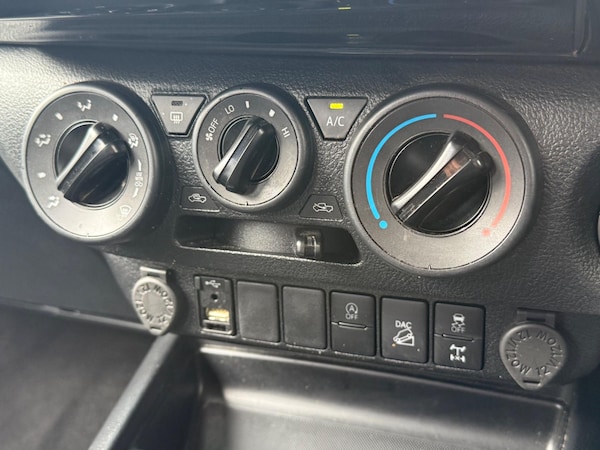 Used Toyota Hilux 2021 for sale - 75140227: Photo 38