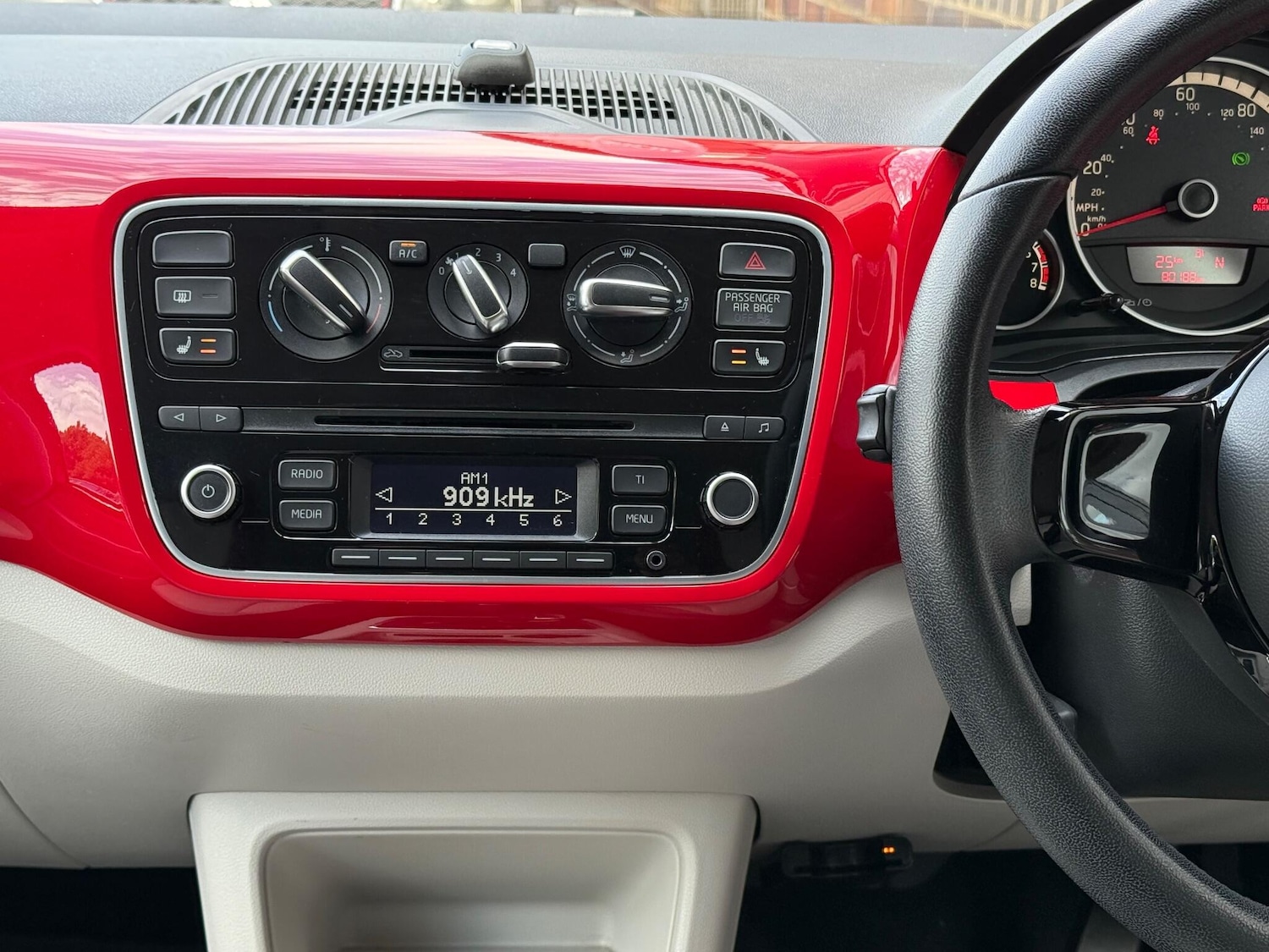 Used Volkswagen up! 2025 for sale - 77015798: Photo 11