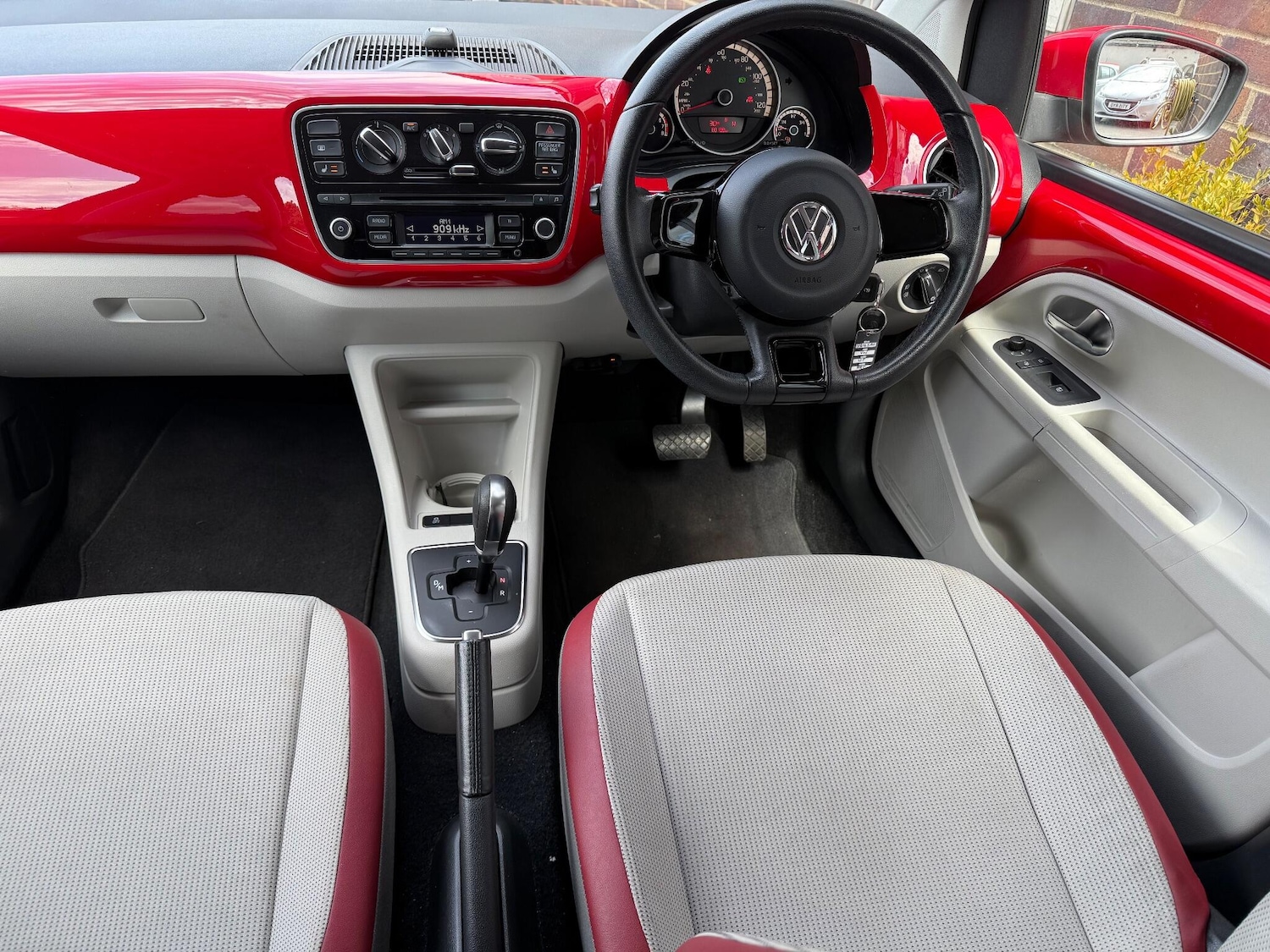 Used Volkswagen up! 2025 for sale - 77015798: Photo 23