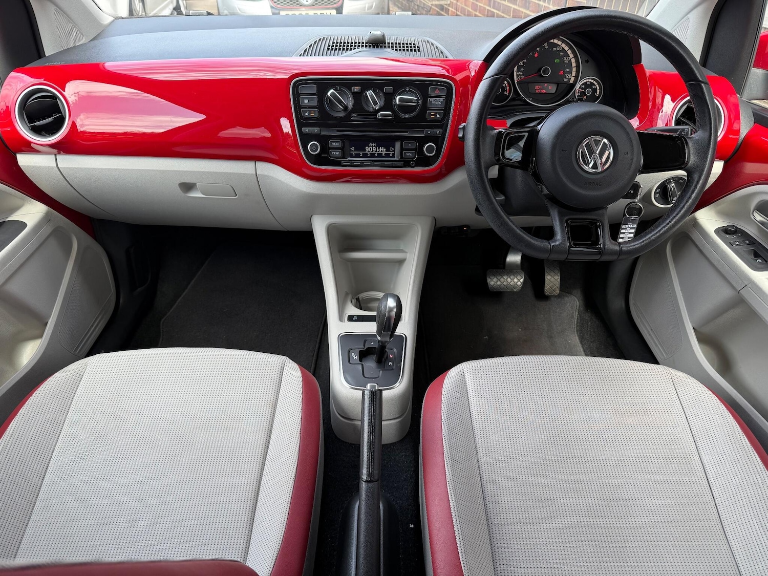 Used Volkswagen up! 2025 for sale - 77015798: Photo 3