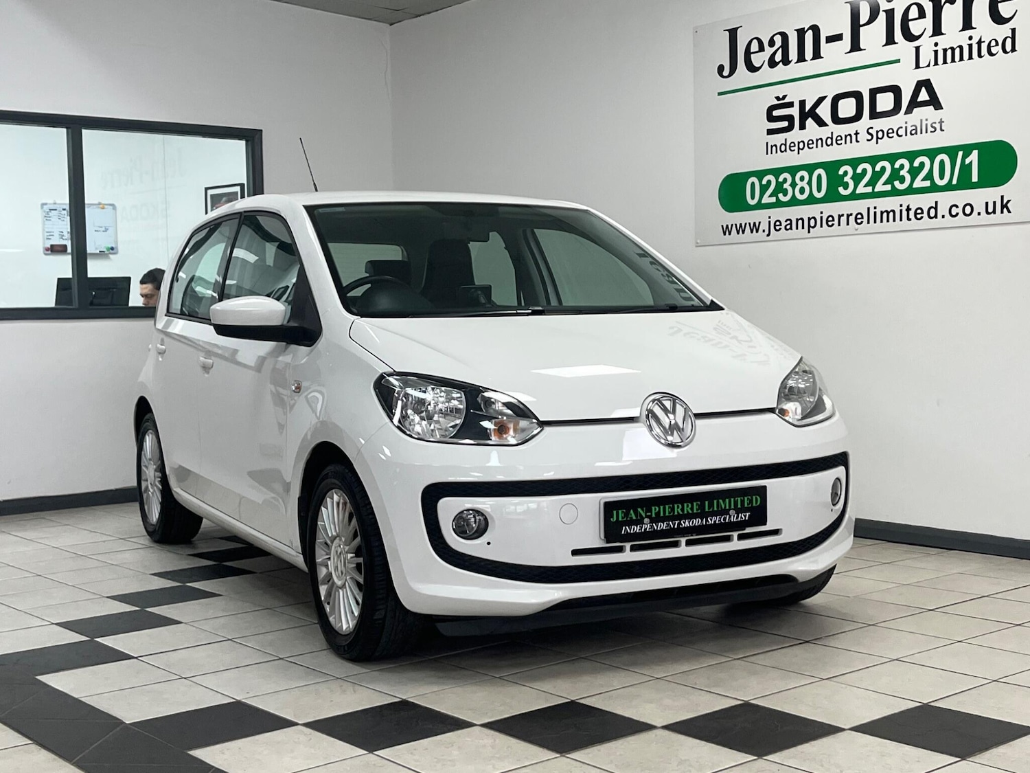 Used Volkswagen up! 2013 for sale - 78085927: Photo 2