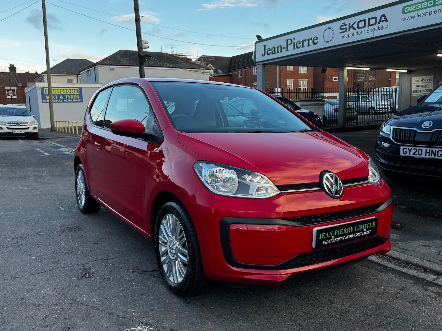Used Volkswagen up! 2018 for sale - 76832101: Photo 1