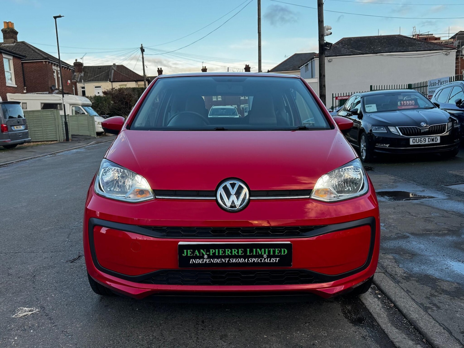Used Volkswagen up! 2018 for sale - 76832101: Photo 2