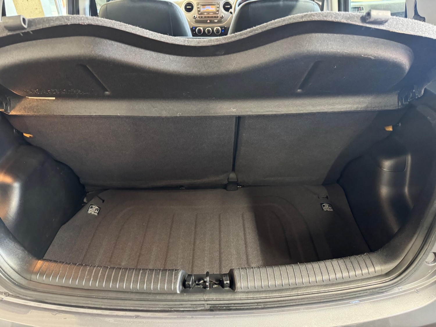 Used Hyundai i10 2018 for sale - 77575432: Photo 12