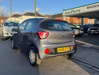 Used Hyundai i10 2018 for sale - 77575432: Photo