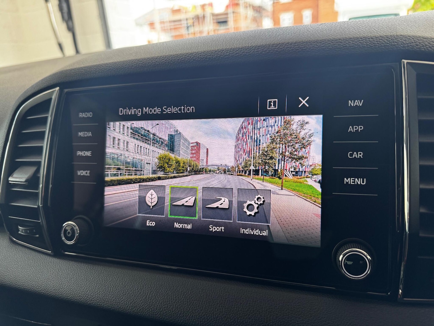 Used Skoda Karoq 2020 for sale - 76832863: Photo 13