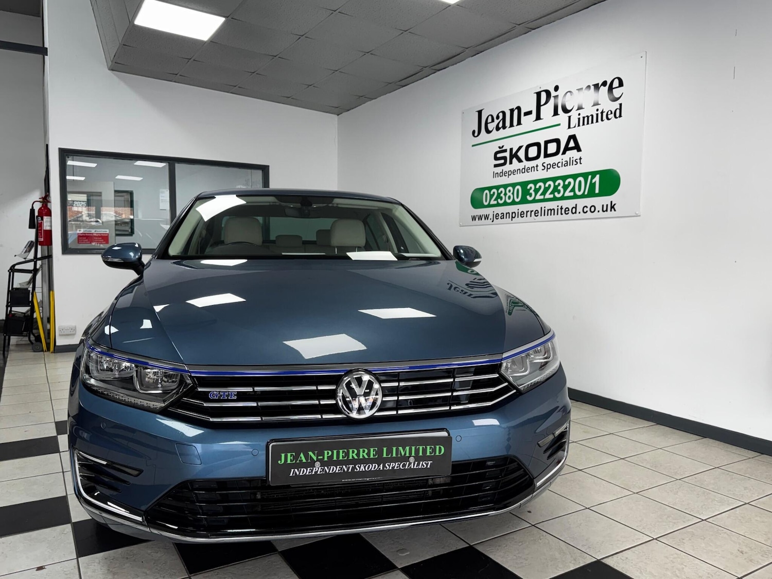 Used Volkswagen Passat 2017 for sale - 76832851: Photo 2