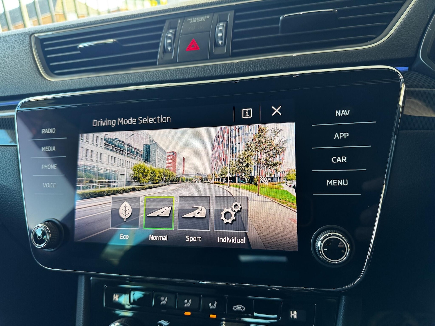 Used Skoda Superb 2019 for sale - 76832460: Photo 16