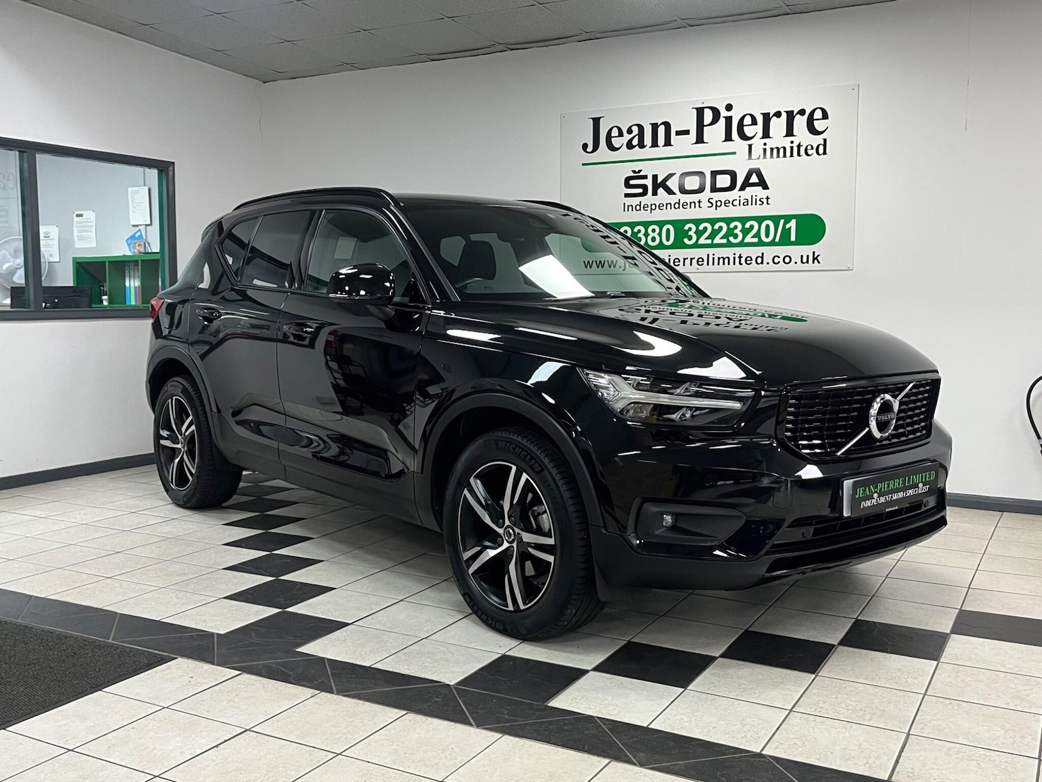 Used Volvo XC40 2021 for sale - 76832847: Photo 1