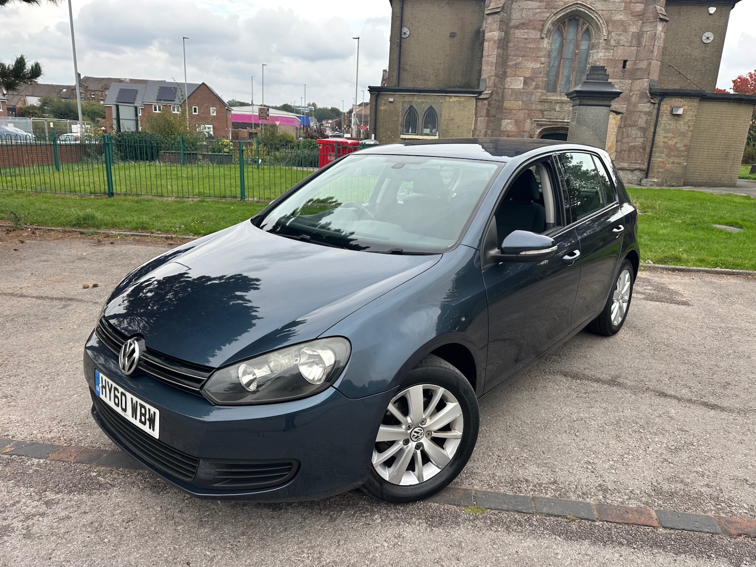 Used Volkswagen Golf 2010 for sale - 76036693: Photo 3