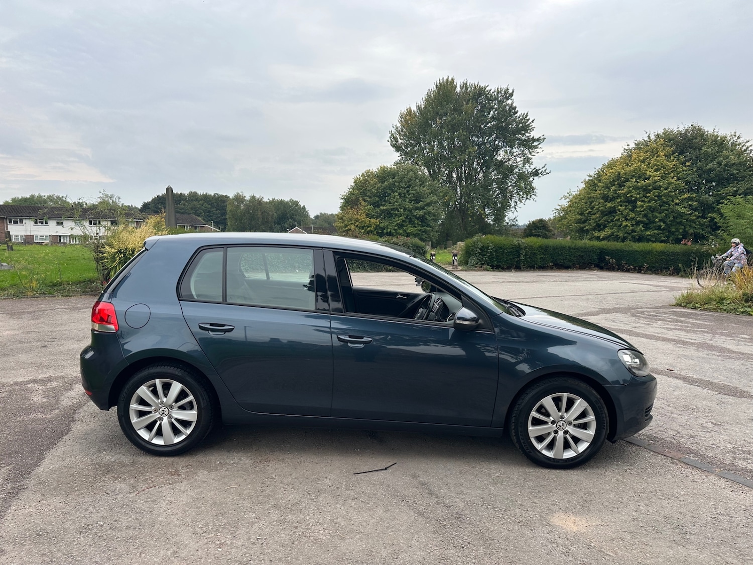 Used Volkswagen Golf 2010 for sale - 76036693: Photo 4