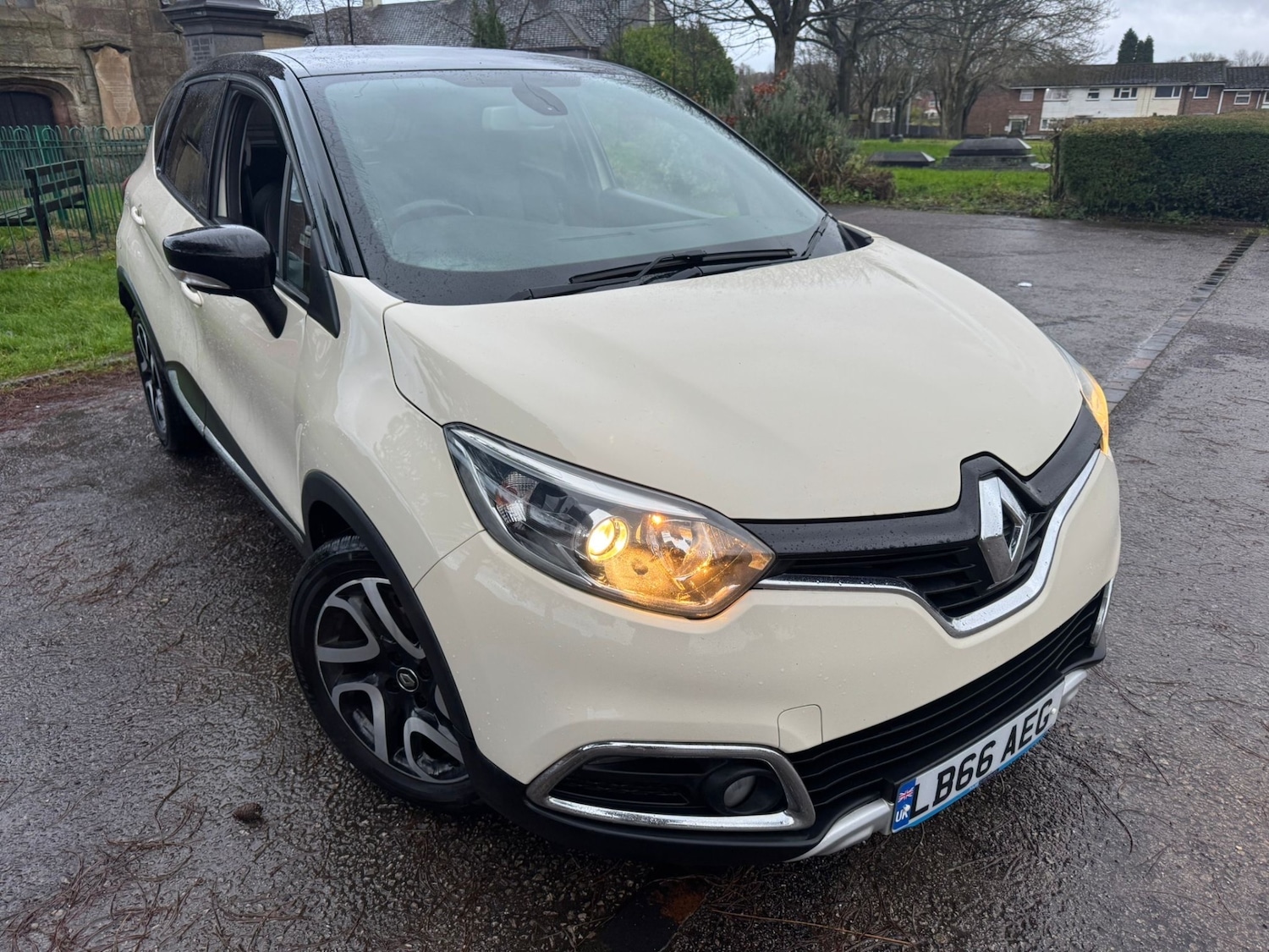 Used Renault Captur 2016 for sale - 76879739: Photo 1