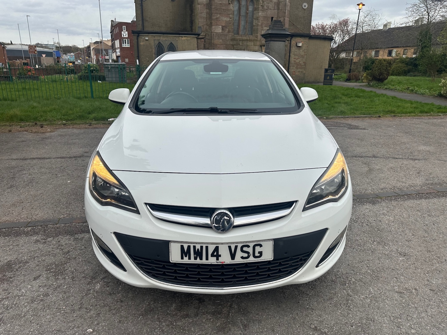 Used Vauxhall Astra 2014 for sale - 78081582: Photo 2