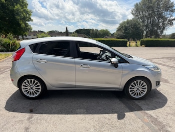 Used Ford Fiesta 2015 for sale - 79029889: Photo