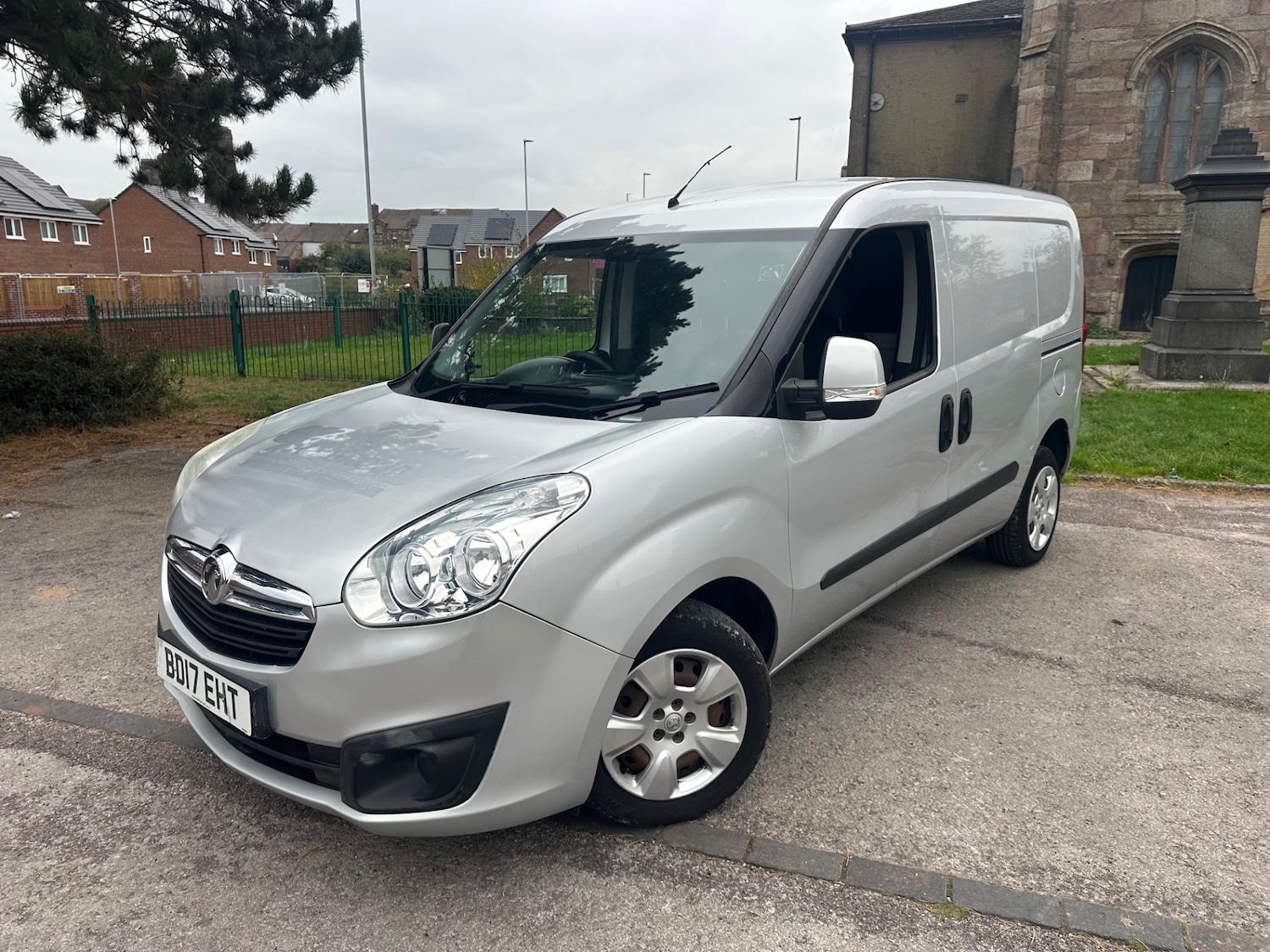 Used Vauxhall Combo 2017 for sale - 76309658: Photo 3