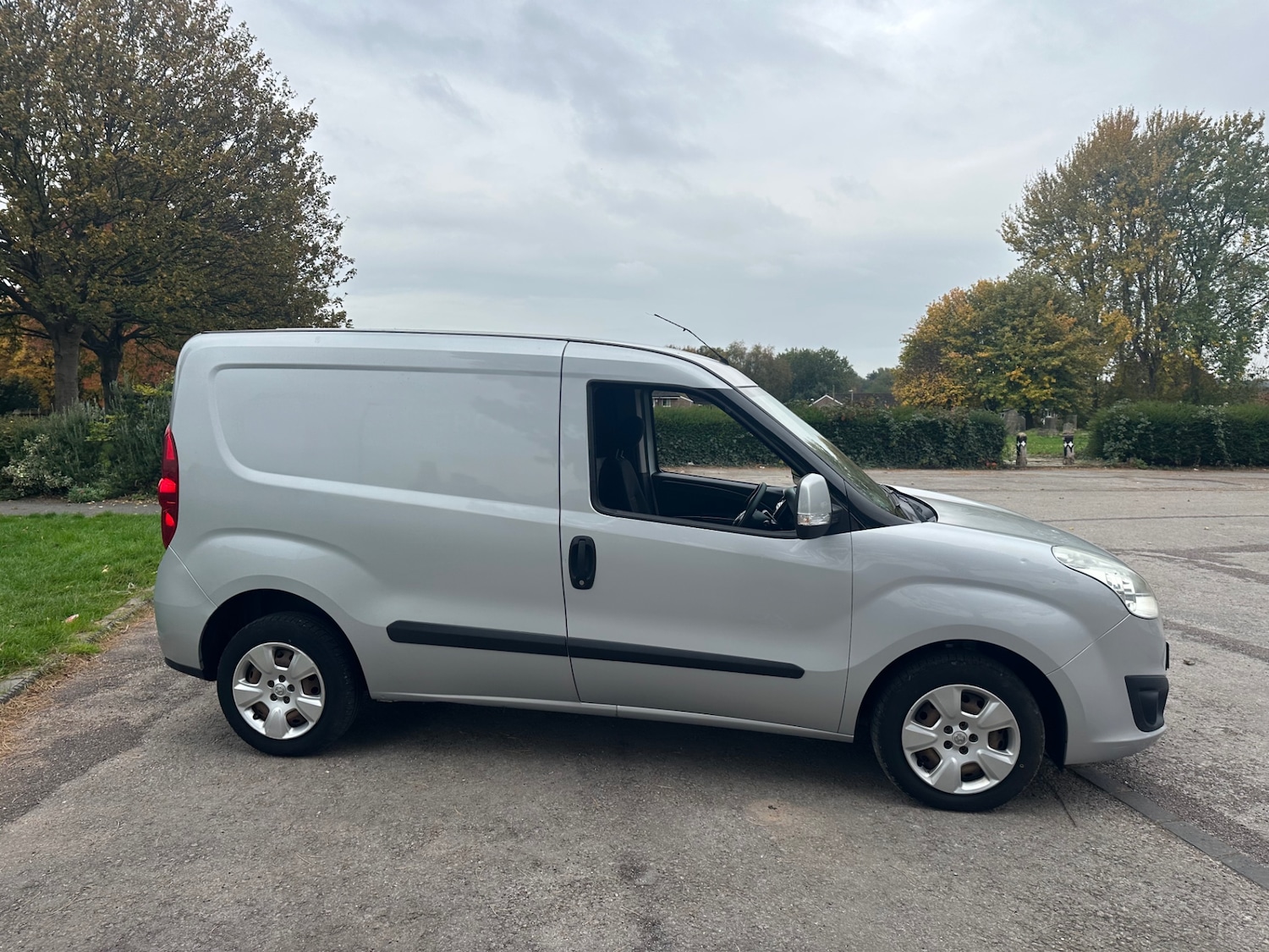 Used Vauxhall Combo 2017 for sale - 76309658: Photo 4