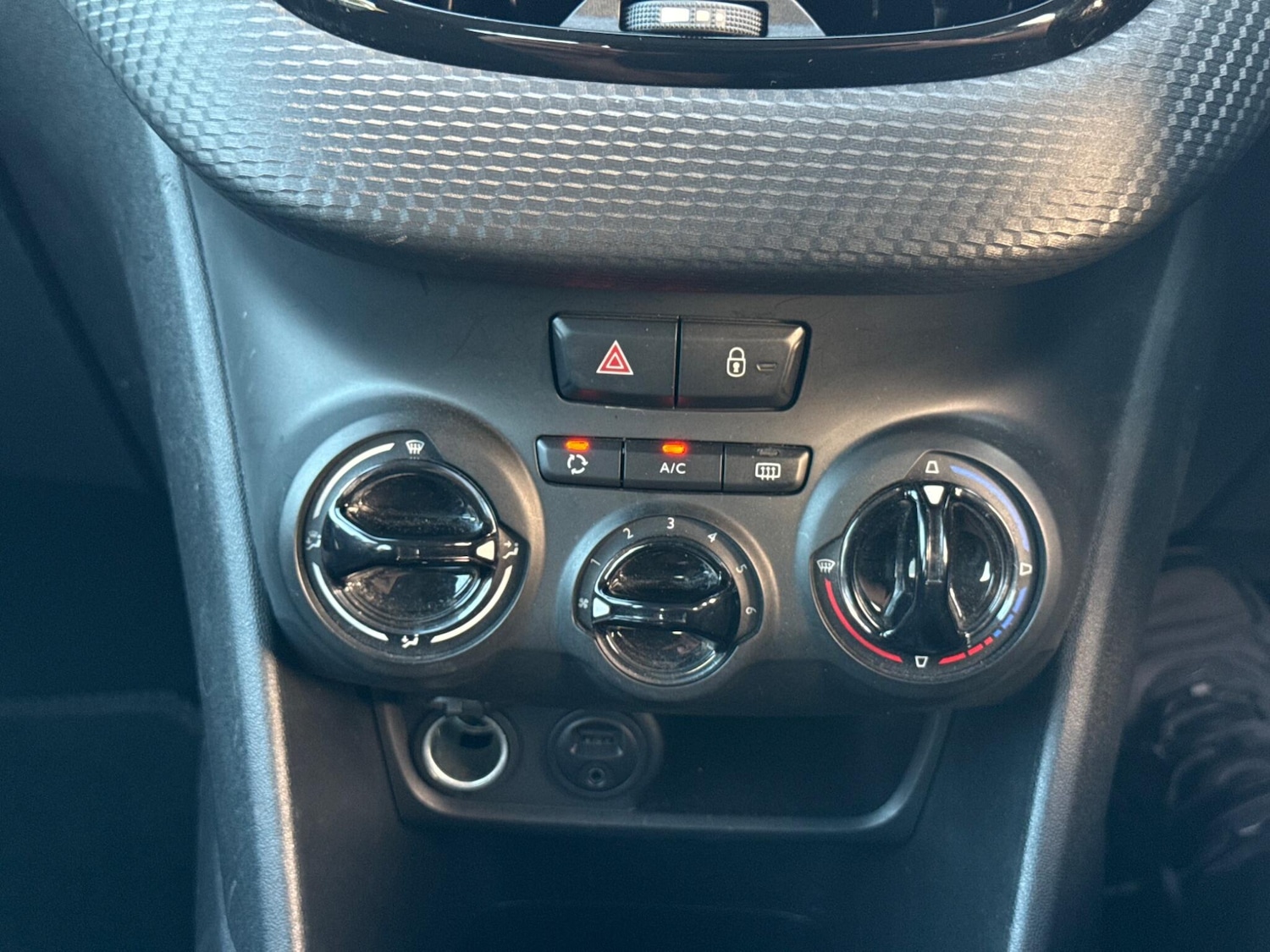 Used Peugeot 208 2017 for sale - 76472775: Photo 18